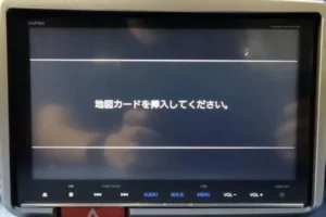 VXM-165VFNi infotainment system showing insert map SD card error blocking Apple CarPlay activation