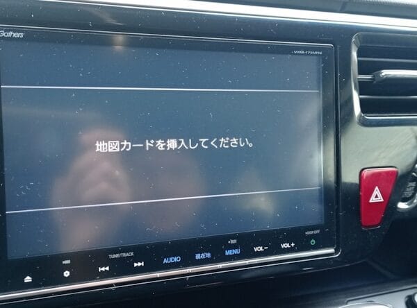 VXM-185VFNi SD Card head unit showing fixed Japan maps with Apple CarPlay interface active and Bluetooth hands-free calling enabled after SD card installation
