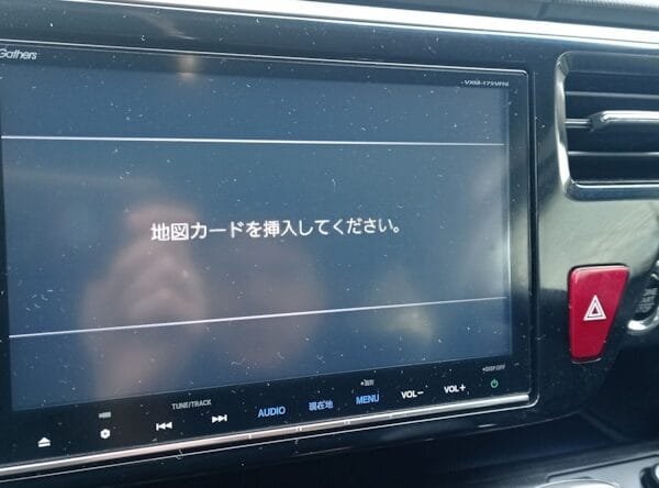 VXM-185VFNi SD Card head unit showing fixed Japan maps with Apple CarPlay interface active and Bluetooth hands-free calling enabled after SD card installation